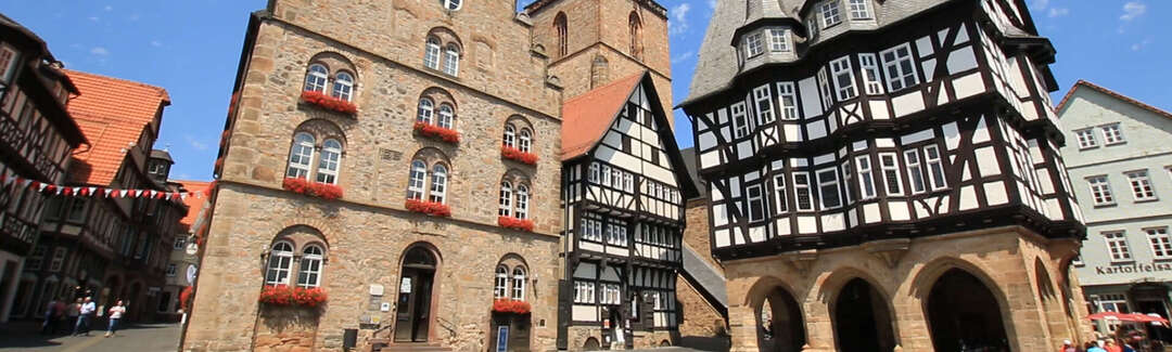 Weinhaus und Rathaus auf dem Marktplatz