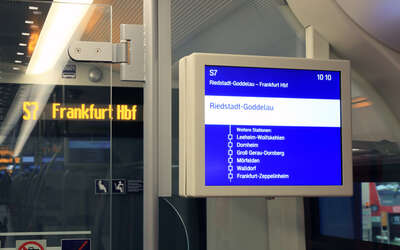 Vergrößerte Ansicht: Zielanzeige auf dem Monitor an der Decke