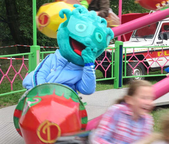 Vergrößerte Ansicht: BuBa in einem Karussell