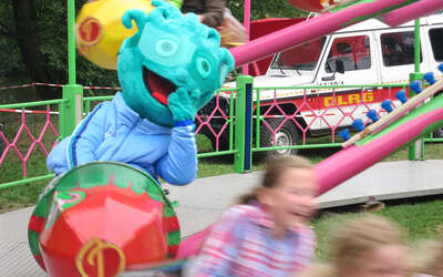 Vergrößerte Ansicht: BuBa in einem Karussell