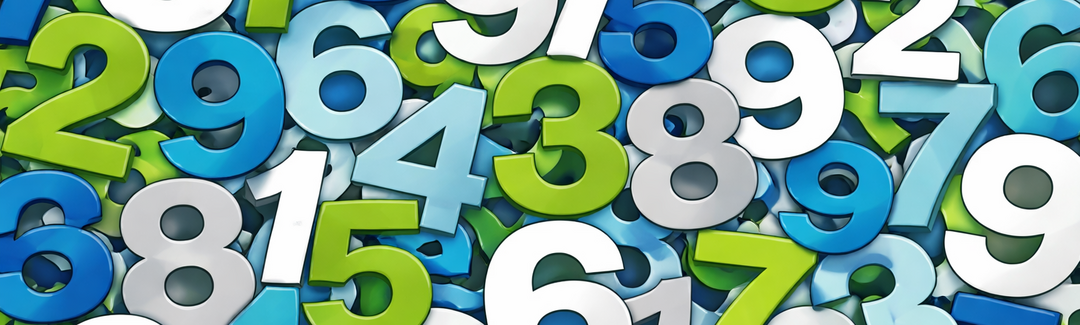 Viele verschiedene Zahlen durcheinander übereinandergelegt