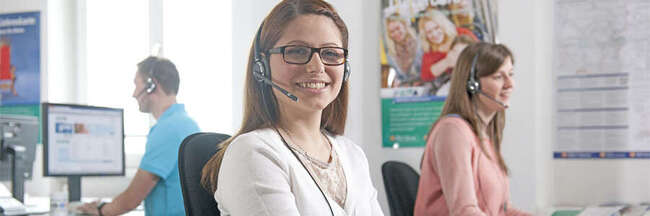 Customer advisor on the phone