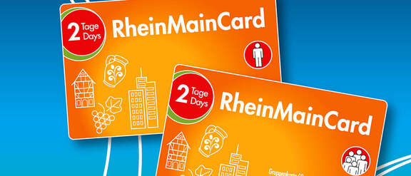 Zwei Karten der RheinMainCard 2021 mit Symbolen für die Rhein-Main-Region und Nahverkehrs-Symbolen