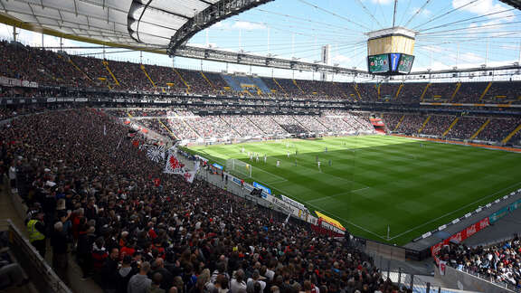Eintracht Frankfurt Stadion Blick ins voll besetzte Stadion von Eintracht Frankfurt