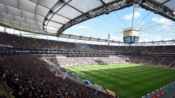 Eintracht Frankfurt Stadion Blick ins voll besetzte Stadion von Eintracht Frankfurt